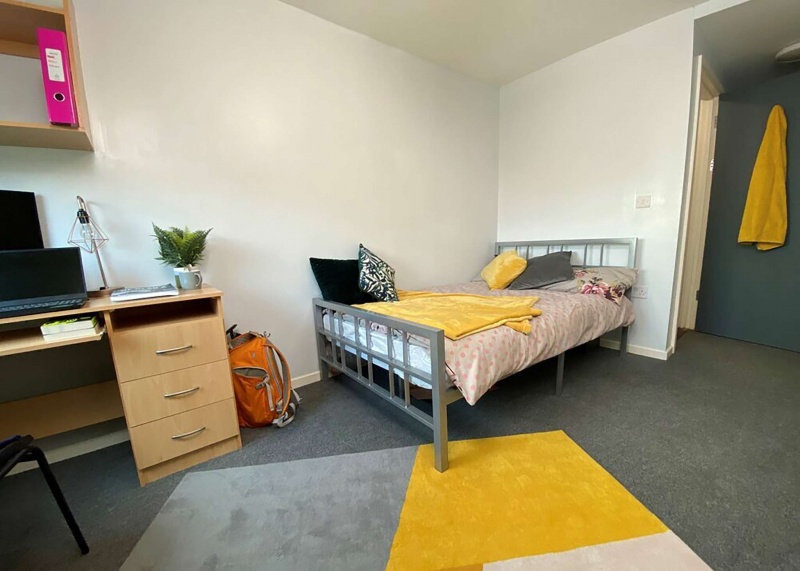 bedroom-in-linthorpe-hall