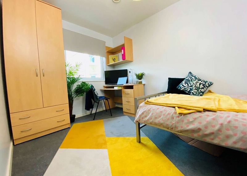bedroom-in-linthorpe-hall