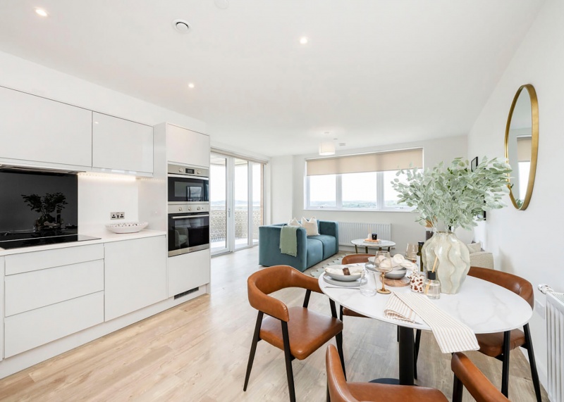Bright apartment at Riverside Staine