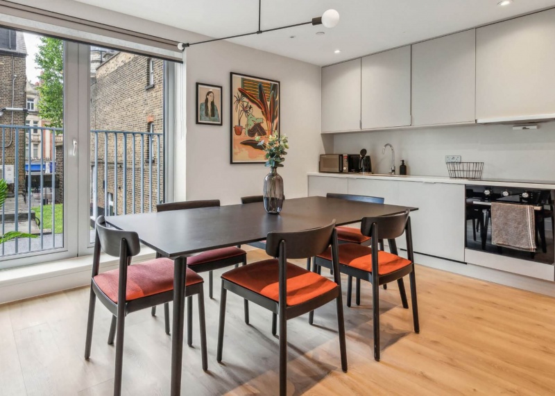 Community Kitchen Dining Room at the residentia apartments The Apiary