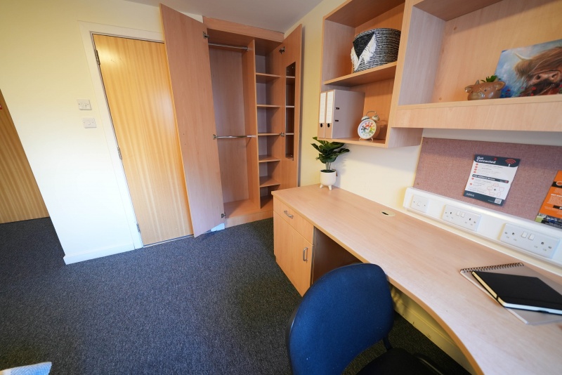 Hub Students Double Room Desk